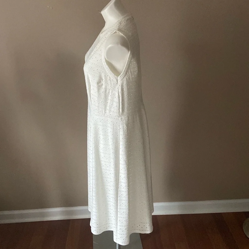 EST 1946 Eyelet Sleeveless A-Line White Dress Size 14/16 Plus Size Stretch - Picture 2 of 5